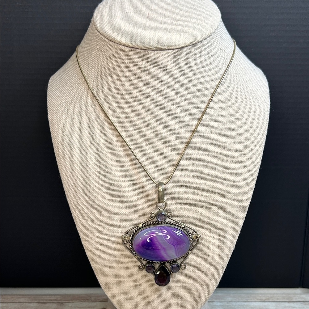 Sterling silver large purple banded agate stone framed by amethyst gemstones